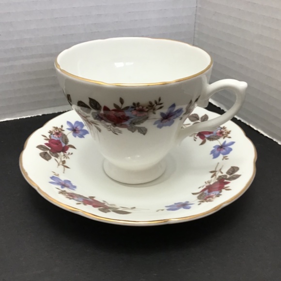 VTG Royal Sutherland Staffordshire Fine Bone China Tea Cup and Sauce Set Roses - Picture 3 of 7